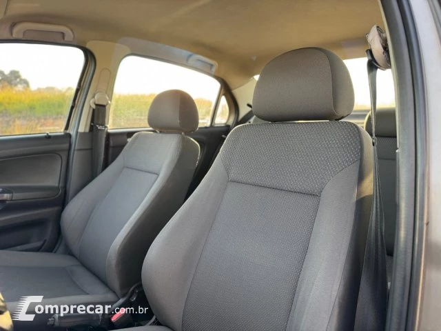 VOYAGE - 1.0 MI 8V 4P MANUAL