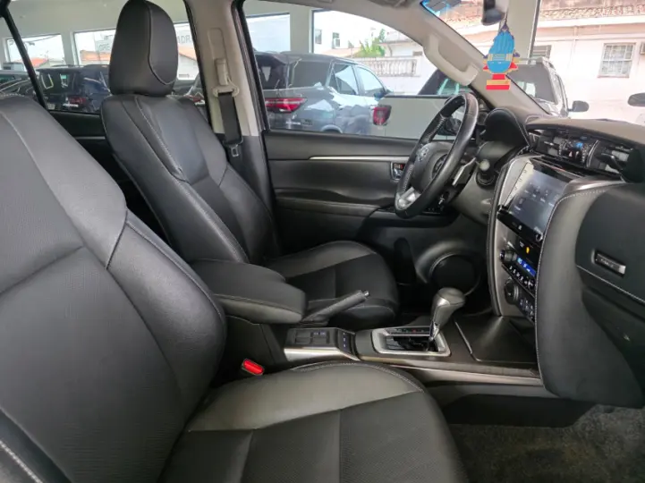 HILUX SW4 2.8 D-4d Turbo SRX 7L 4X4