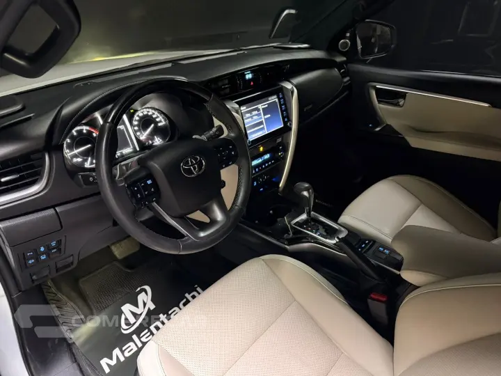HILUX SW4 2.8 D-4D TURBO DIESEL DIAMOND 7L 4X4 AUTOMÁTICO