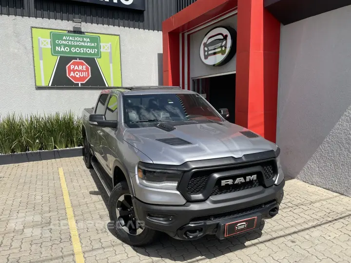 1500 5.7 V8 GASOLINA REBEL CD 4X4 AUTOMÁTICO