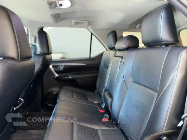 HILUX SW4 2.8 D-4d Turbo SRX 7L 4X4