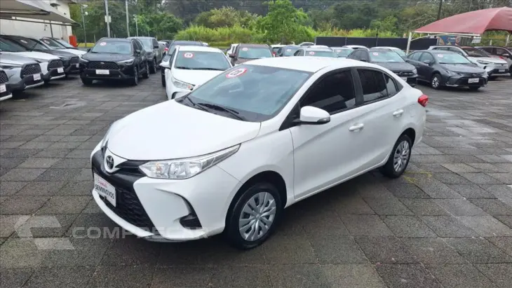 YARIS 1.5 16V FLEX SEDAN XL LIVE MULTIDRIVE