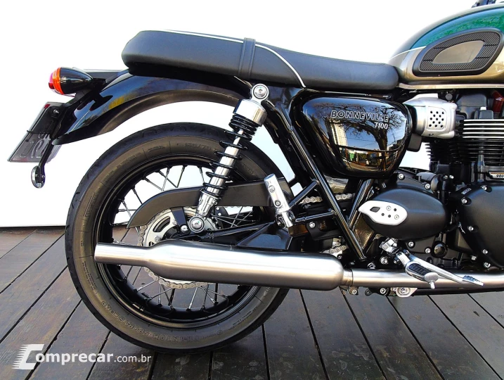 TRIUMPH BONNEVILLE T100 900