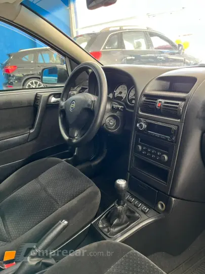 ASTRA 2.0 MPFI Advantage Sedan 8V