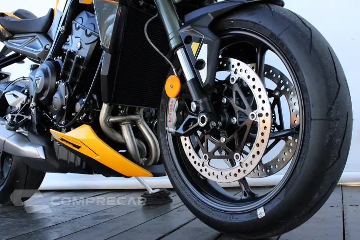 TRIUMPH STREET TRIPLE RS ABS