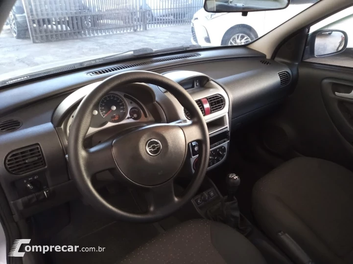 CORSA 1.4 MPFI Premium Sedan 8V