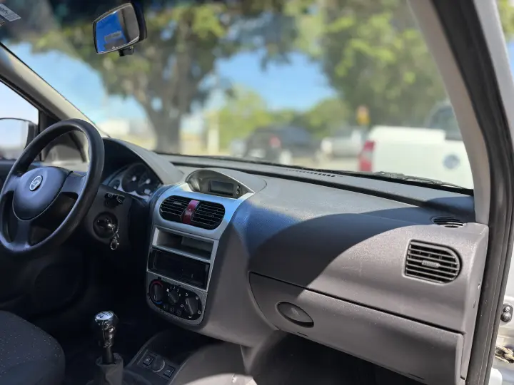 CORSA 1.4 MPFI Premium Sedan 8V