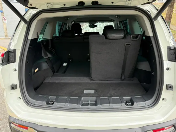 COMMANDER 1.3 T270 Turbo Limited