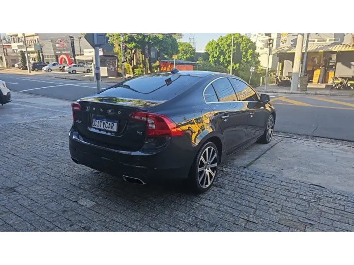 S60 2.0 T4 MOMENTUM GASOLINA 4P AUTOMÁTICO