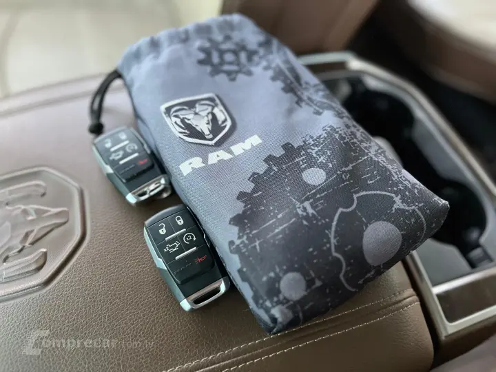 3500 6.7 I6 TURBO DIESEL LARAMIE CD 4X4 AUTOMÁTICO