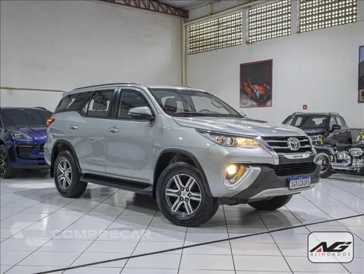 HILUX SW4 2.7 SRV 7 Lugares 4X2 16V