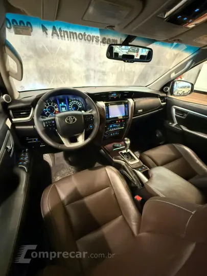 Hilux SW4 2.8 16V 4P SRX PLATINUM 4X4 7 LUGARES TURBO DIESEL