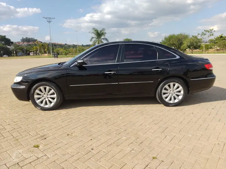 AZERA 3.3 MPFI GLS Sedan V6 24V