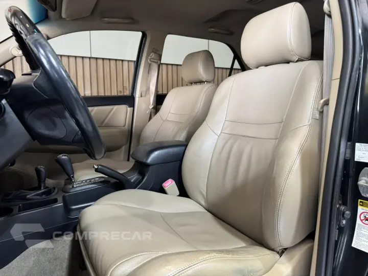 HILUX SW4 3.0 SRV 4X4 7 LUGARES 16V TURBO INTERCOOLER DIESEL