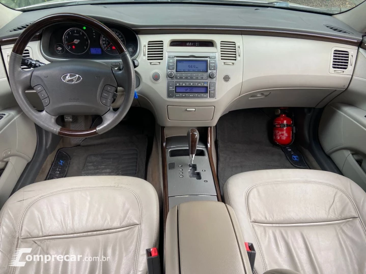 AZERA 3.3 MPFI GLS Sedan V6 24V