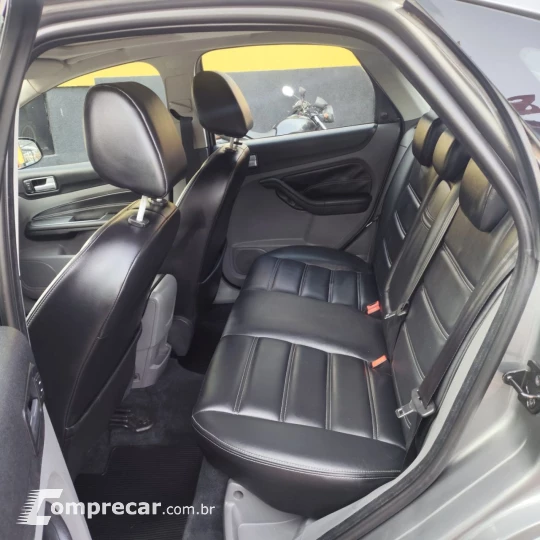 Focus TITANIUM 2.0 16V Flex 5p Mec.