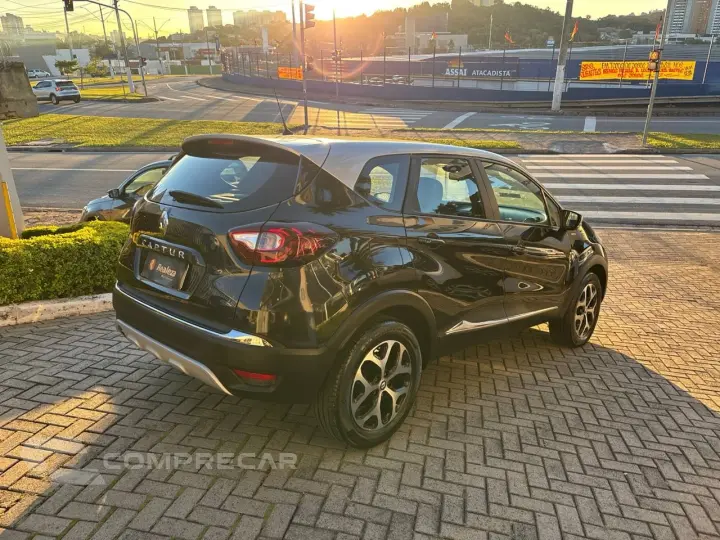 CAPTUR Intense Bose 1.6 16V Flex 5p Aut.