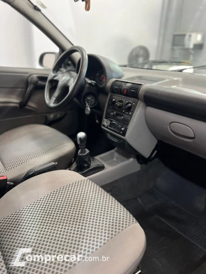 Classic Sedan 1.0 4P
