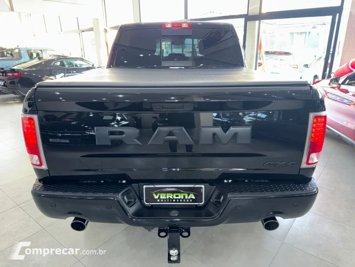 CLASSIC 5.7 V8 Laramie Night Edition CD 4X4