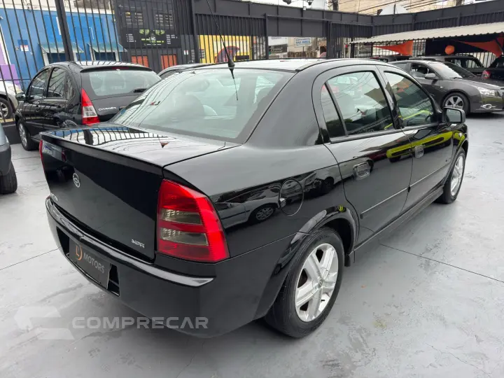ASTRA 1.8 MPFI Comfort Sedan 8V