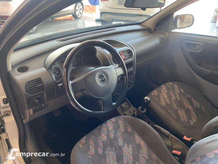 CORSA 1.8 MPFI Maxx Sedan 8V