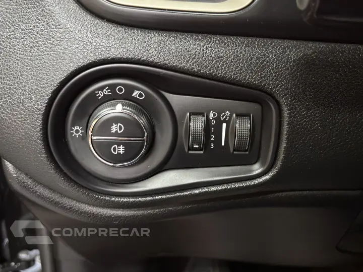 RENEGADE 1.8 16V FLEX LONGITUDE 4P AUTOMÁTICO