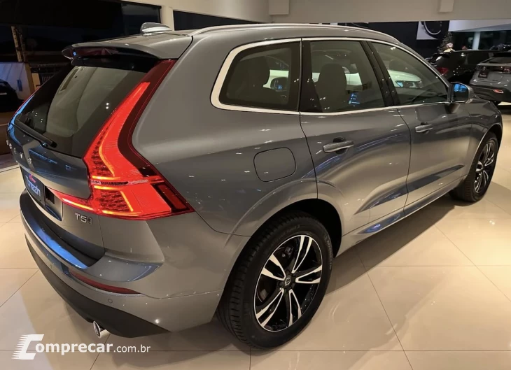 XC60 2.0 D5 Momentum AWD Geartronic