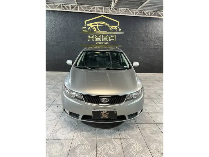 CERATO 1.6 E.213 SEDAN 16V GASOLINA 4P MANUAL