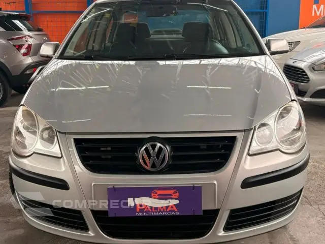 POLO SEDAN - 1.6 8V 4P MANUAL