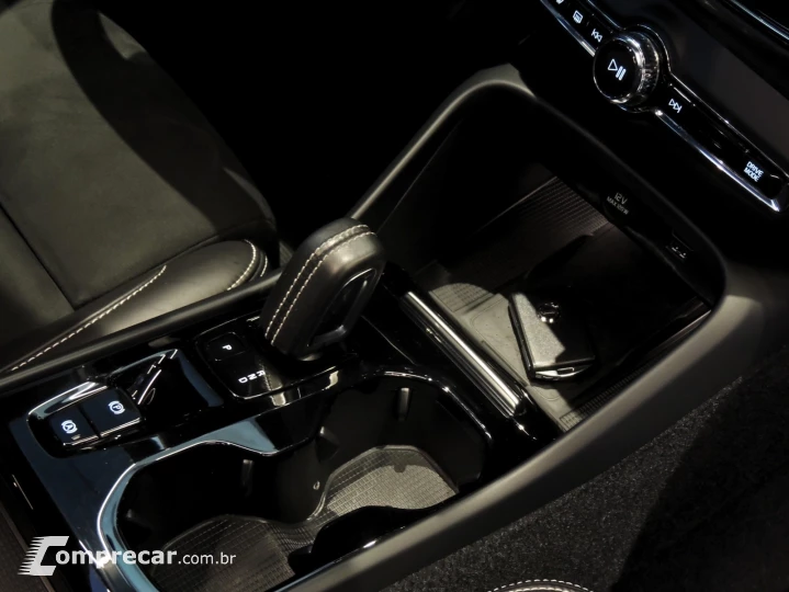 XC40 1.5 T5 Hybrid R-design FWD Geartronic