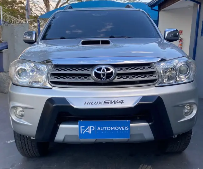Hilux SW4 3.0 16V 4P SRV 4X4 7 LUGARES TURBO DIESEL AUTOMÁTI