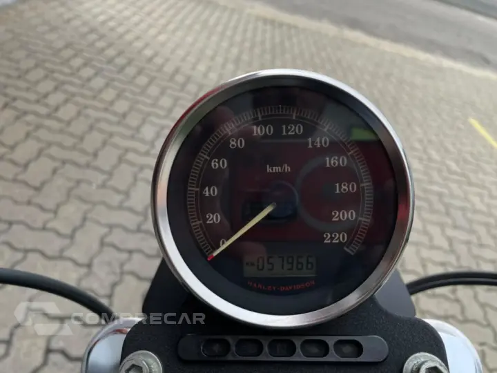 XL 883 R