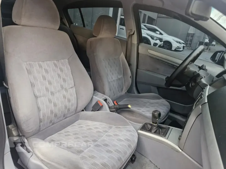 VECTRA 2.0 MPFI ELEGANCE 8V FLEX 4P MANUAL