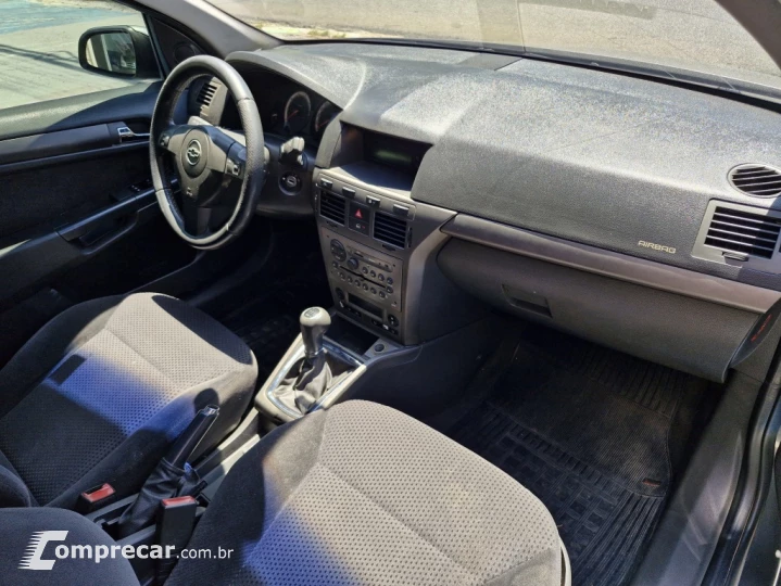 VECTRA 2.0 MPFI GT HATCH 8V FLEX 4P MANUAL