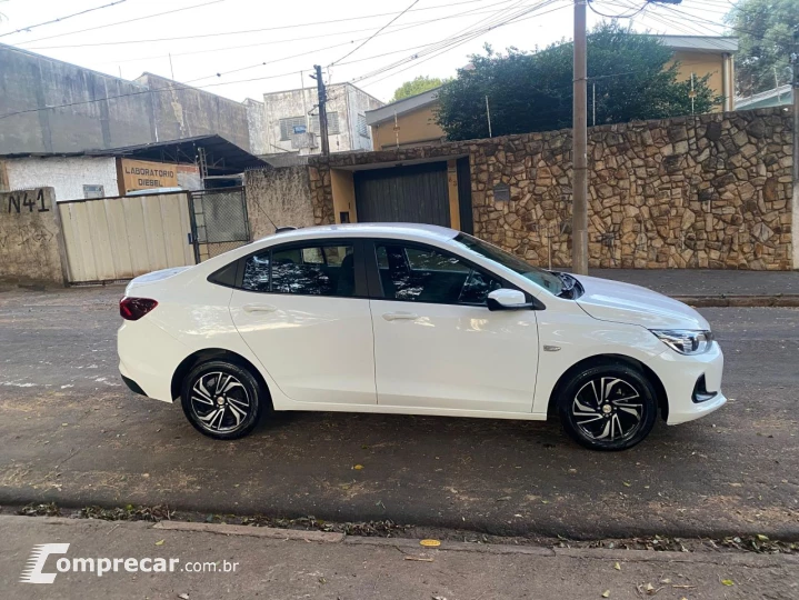 ONIX SEDAN Plus LT 1.0 12V Flex 4p Mec.