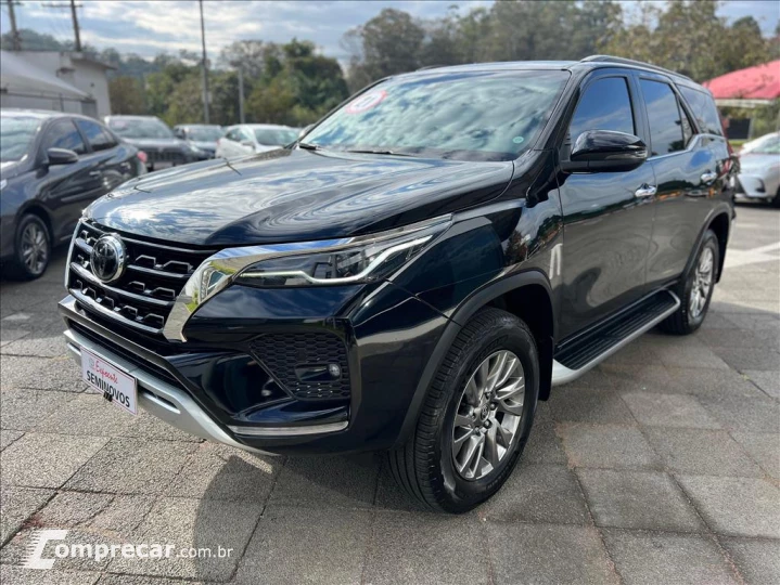 HILUX SW4 2.8 D-4D TURBO DIESEL SRX 7L 4X4 AUTOMÁ