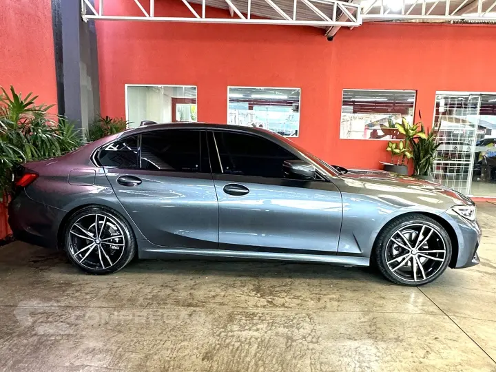 320i 2.0 16V TURBO GASOLINA M SPORT AUTOMÁTICO