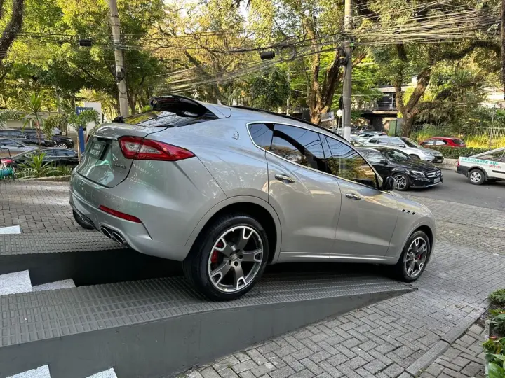 LEVANTE 3.0 V6 Turbo S Q4