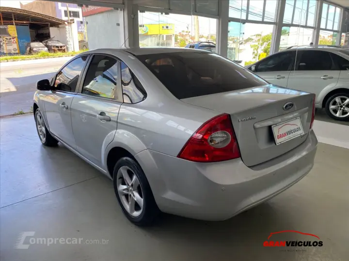FOCUS 2.0 GHIA SEDAN 16V FLEX 4P AUTOMÁTICO