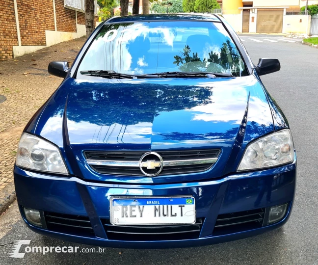 ASTRA 1.8 MPFI GL Sedan 8V
