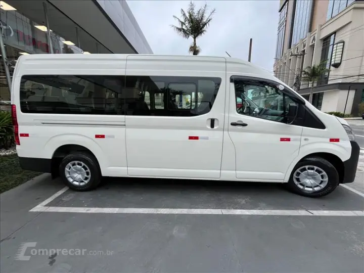 HIACE 2.8 D-4d Turbo Minibus 15+1 DX