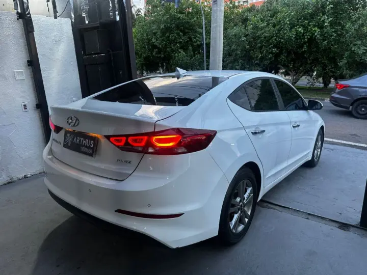 Elantra 2.0 16V Flex Aut.