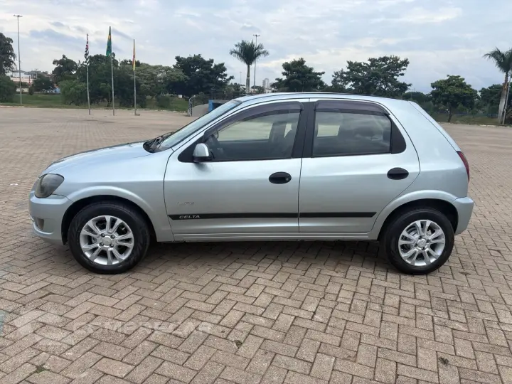 CELTA 1.0 MPFI Life 8V