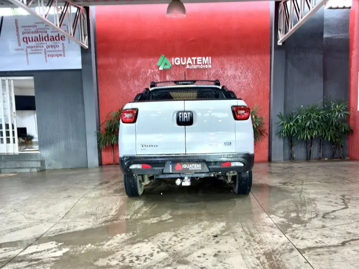 TORO 2.0 16V TURBO DIESEL FREEDOM 4WD AT9