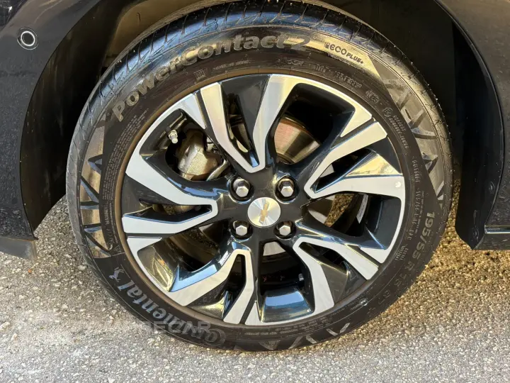ONIX 1.0 Turbo Plus Premier