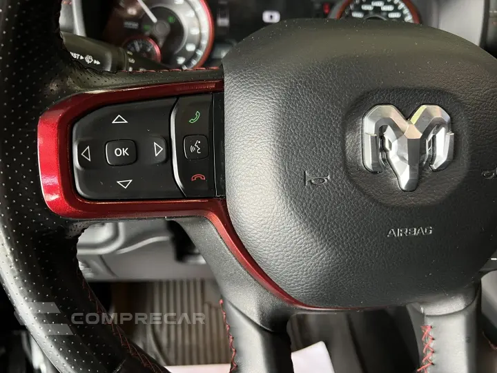 1500 5.7 V8 GASOLINA REBEL CD 4X4 AUTOMÁTICO