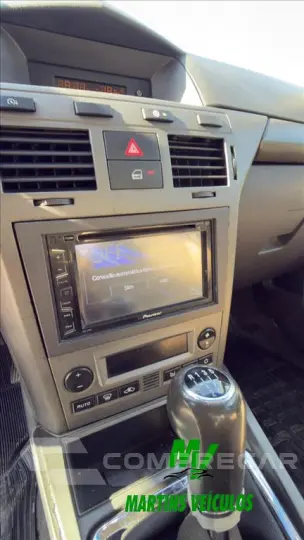VECTRA 2.0 MPFI GT HATCH 8V FLEX 4P MANUAL