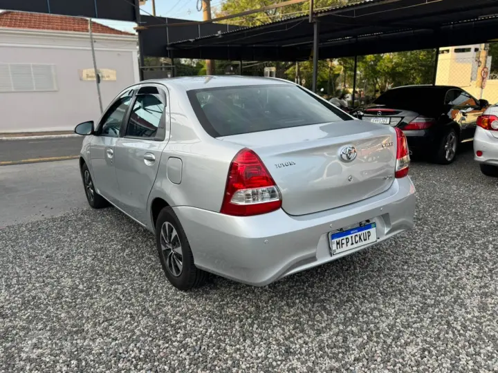 ETIOS 1.5 XS Sedan 16V