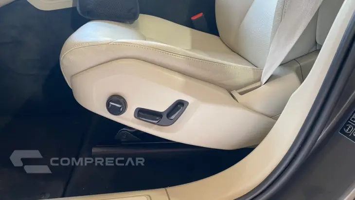 VOLVO XC60 2.0 T8 RECHARGE INSCRIPTION EXPRESSION AWD