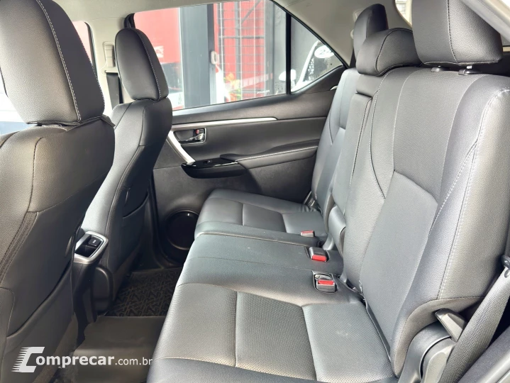 HILUX SW4 2.8 D-4D TURBO DIESEL SRX PLATINUM 7L 4X4 AUTOMÁTI